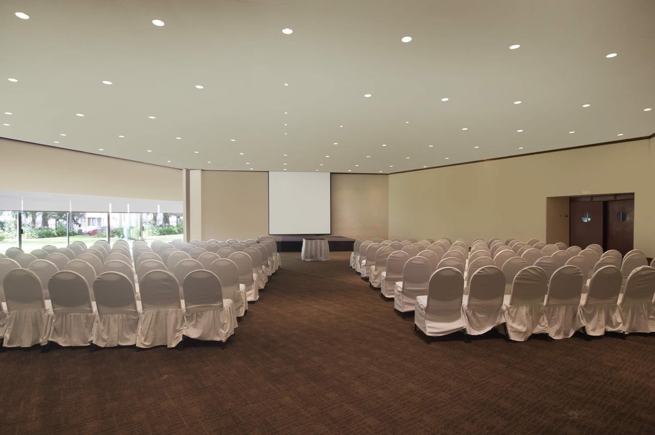 Grand Cantalagua Hotel Morelia, BW Signature Collection Экстерьер фото A meeting room at the hotel