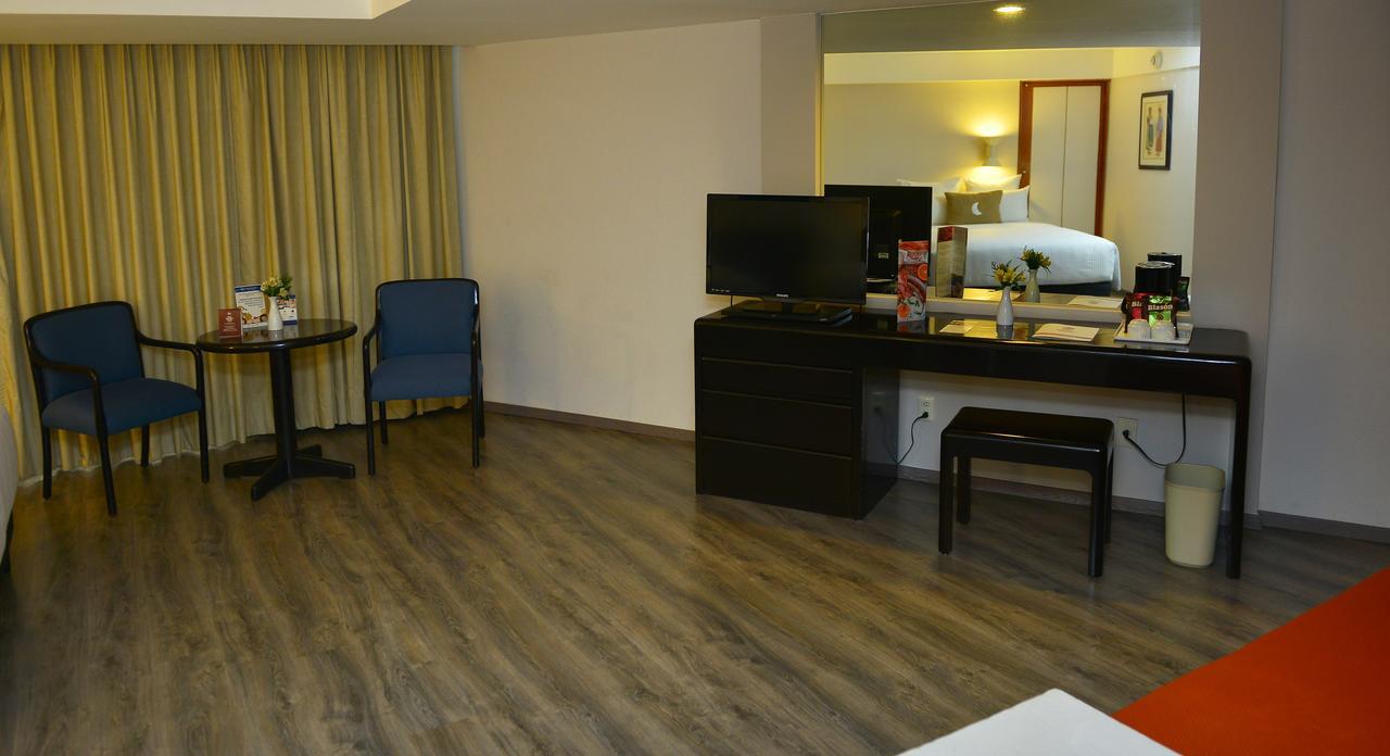 Grand Cantalagua Hotel Morelia, BW Signature Collection Экстерьер фото A room at the hotel