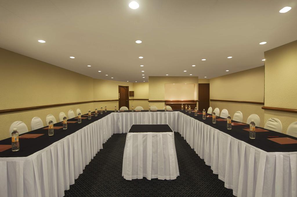 Grand Cantalagua Hotel Morelia, BW Signature Collection Бизнес фото U-shaped table layout